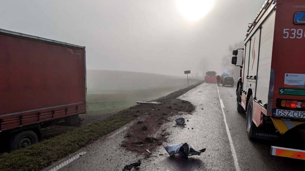 Powiat sztumski. Śmiertelny wypadek w Jurkowicach – nie żyje kierowca osobówki.