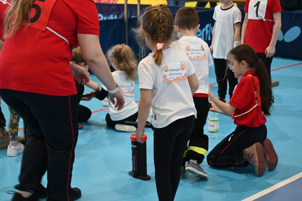 Powiat nowodworski. Za nami I Halowe Dziecięce Zawody Sportowo-Pożarnicze – poznajcie zwycięzców.