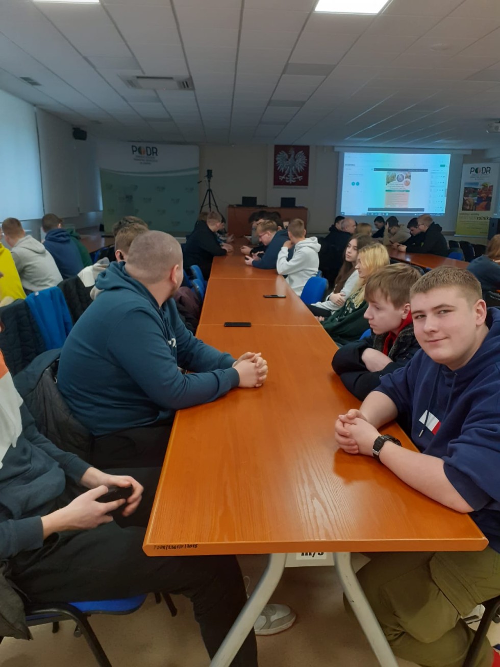 Powiat sztumski. Uczniowie z Barlewiczek na konferencjach rolniczych.