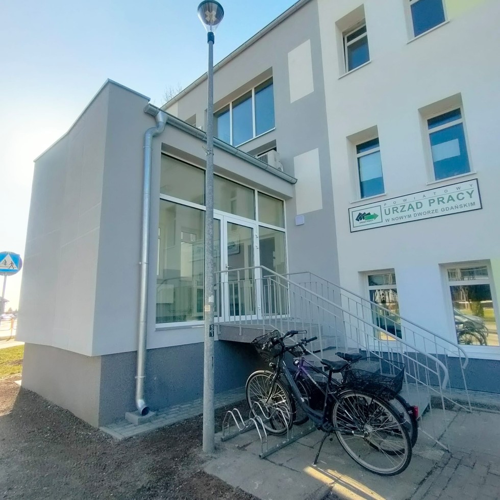 Nowy Dwór Gdański. Budynek Powiatowego Urzędu Pracy po remoncie.