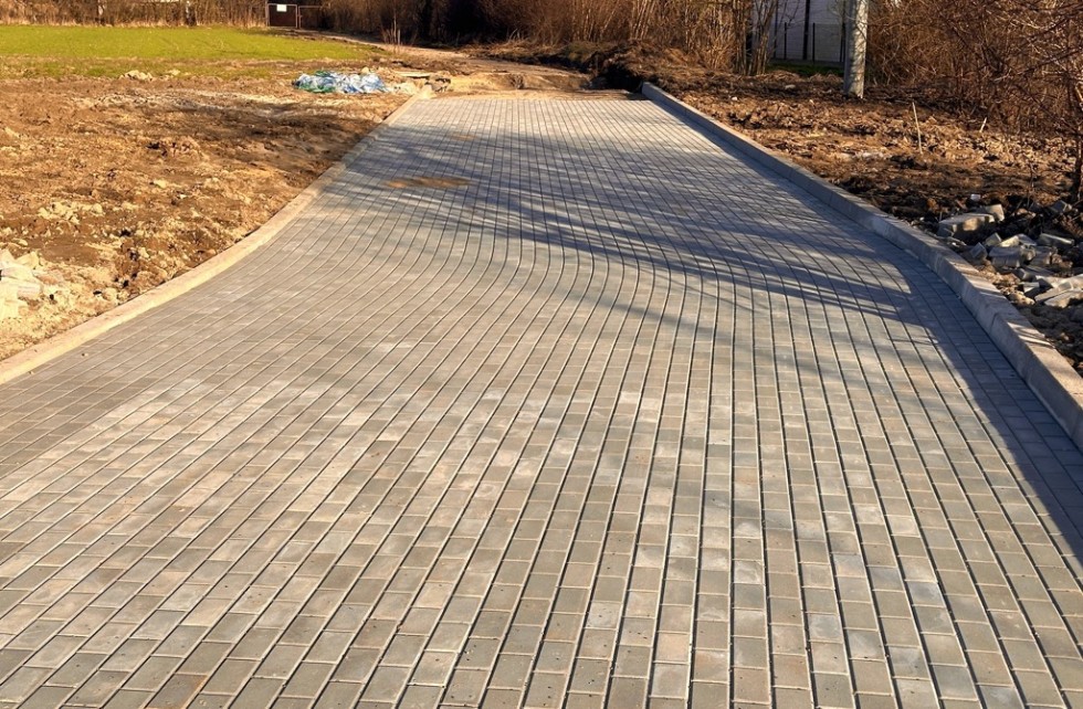 Trwają prace modernizacyjne na osiedlu w Kończewicach - będą nowe ciągi pieszo-jezdne.