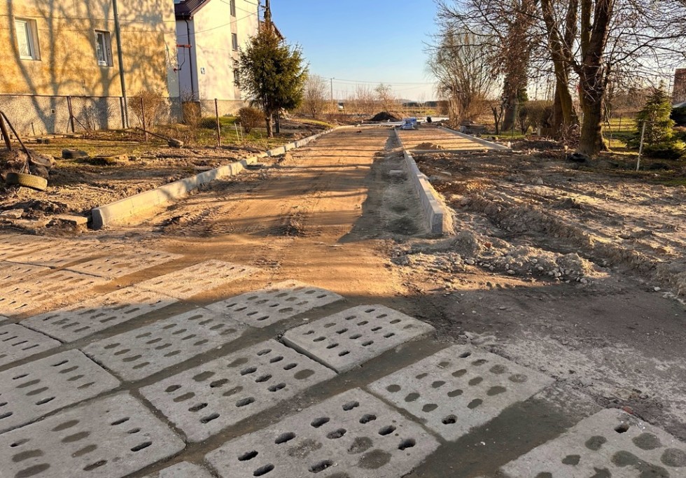 Trwają prace modernizacyjne na osiedlu w Kończewicach - będą nowe ciągi pieszo-jezdne.