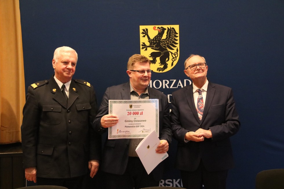 To inwestycja w bezpieczeństwo mieszkańców – podpisano pierwsze umowy w programie Pomorskie OSP.