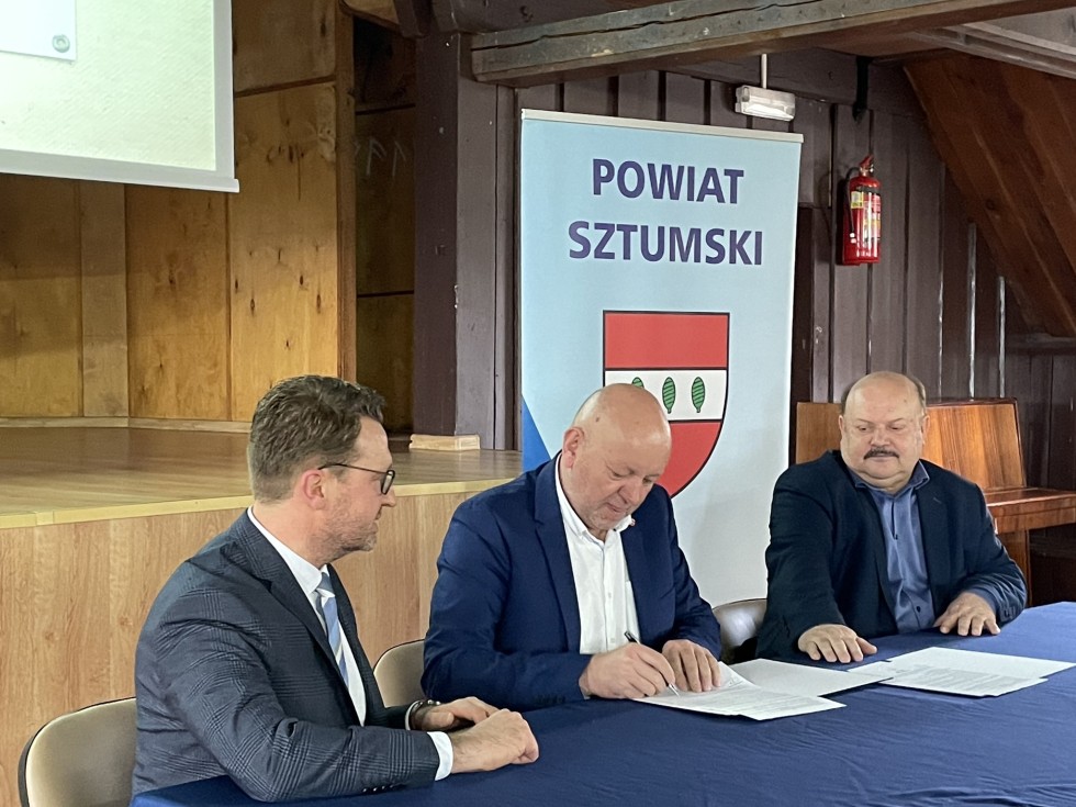 Powiat sztumski. Edukacja ekonomiczna dzieci i młodzieży – podpisano porozumienie o partnerstwie i współpracy.