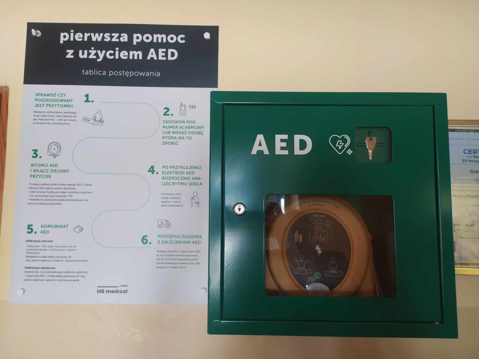 Nowy Dwór Gdański. Defibrylator AED dla Zespołu Szkół.