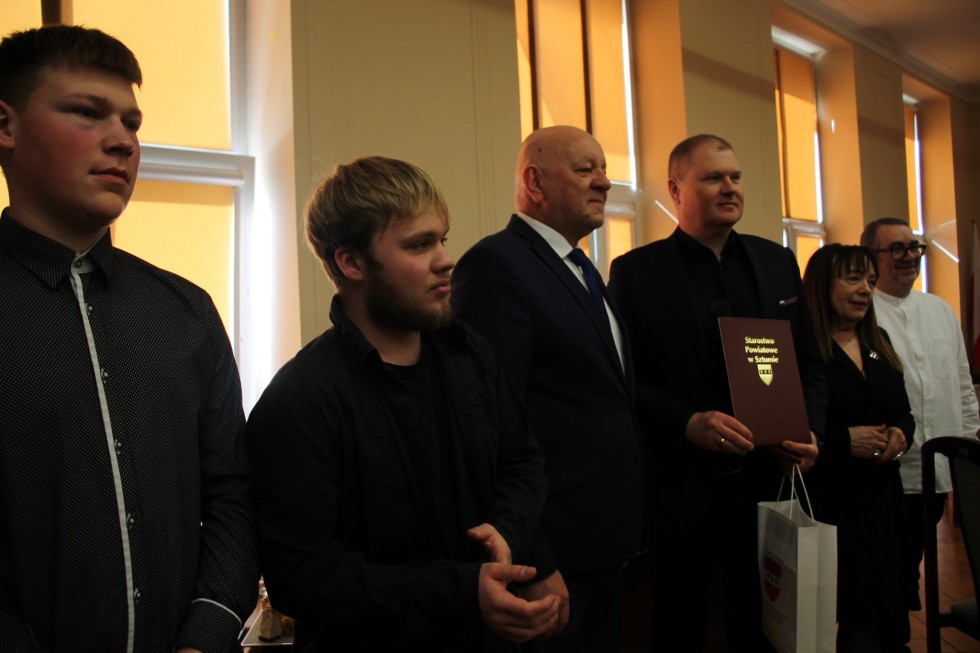 Sztum. Ostatnia sesja Rady Powiatu i medale dla zasłużonych.