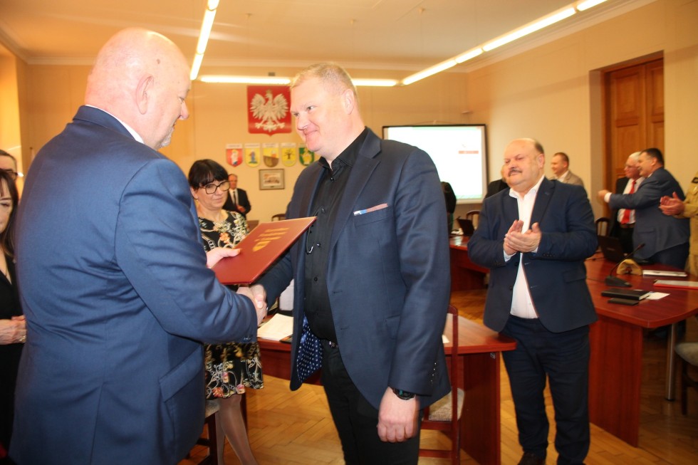 Sztum. Ostatnia sesja Rady Powiatu i medale dla zasłużonych.