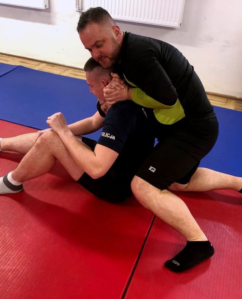 Malbork. Policjanci szkolili się z RNZ – reagowania na niestandardowe zachowania osób.