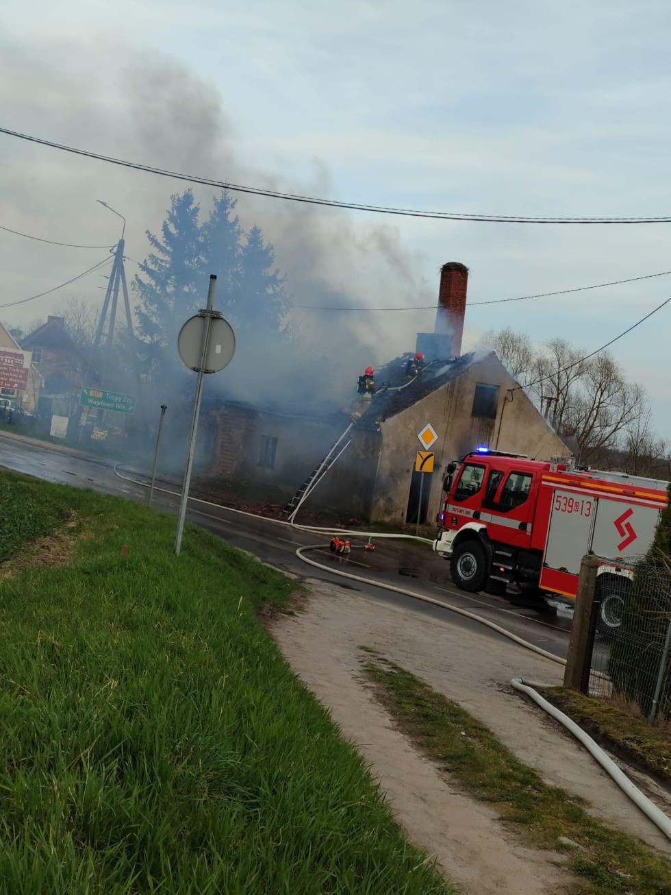 Pożar pustostanu i kolizje drogowe – raport sztumskich służb mundurowych.