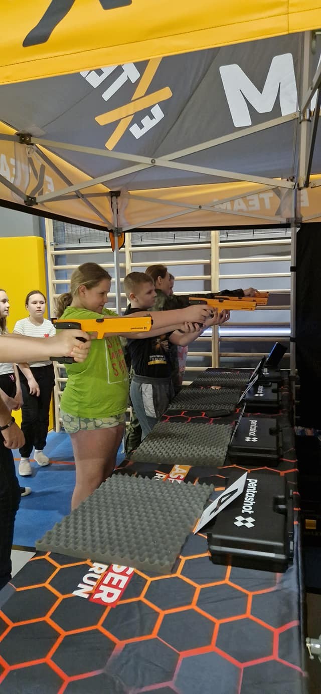 Zawody Extreme Laser Run dla uczniów Zespołu Szkół i Przedszkola w Miłoradzu.