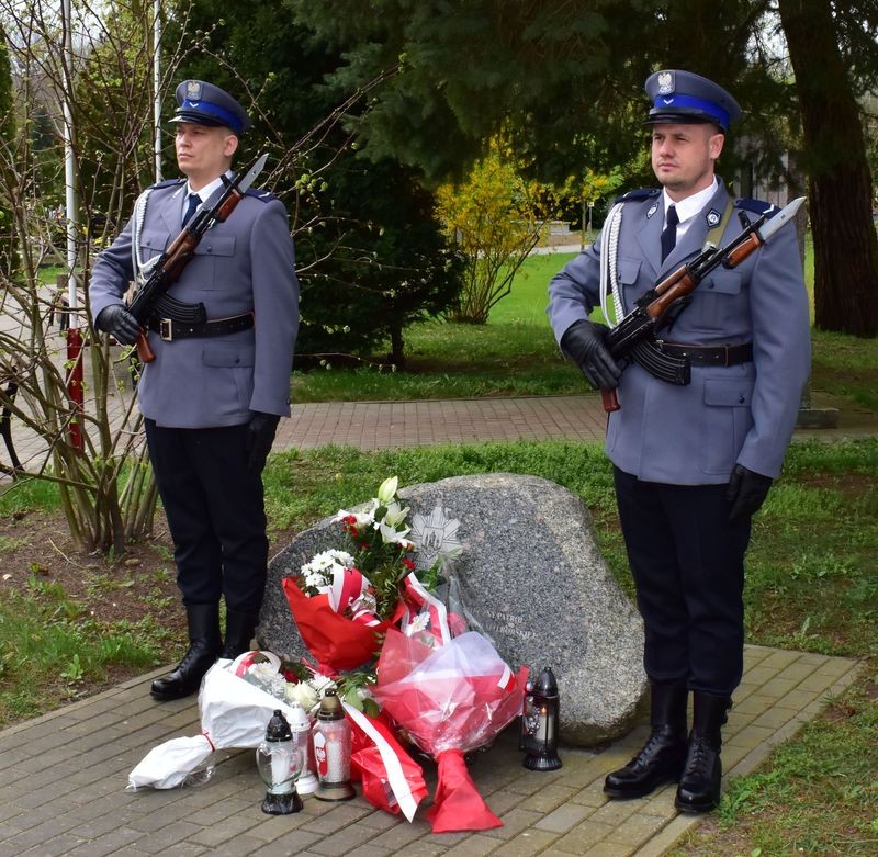 Malbork. Uroczystości upamiętniające Ofiary Zbrodni Katyńskiej z udziałem przedstawicieli służb mundurowych.