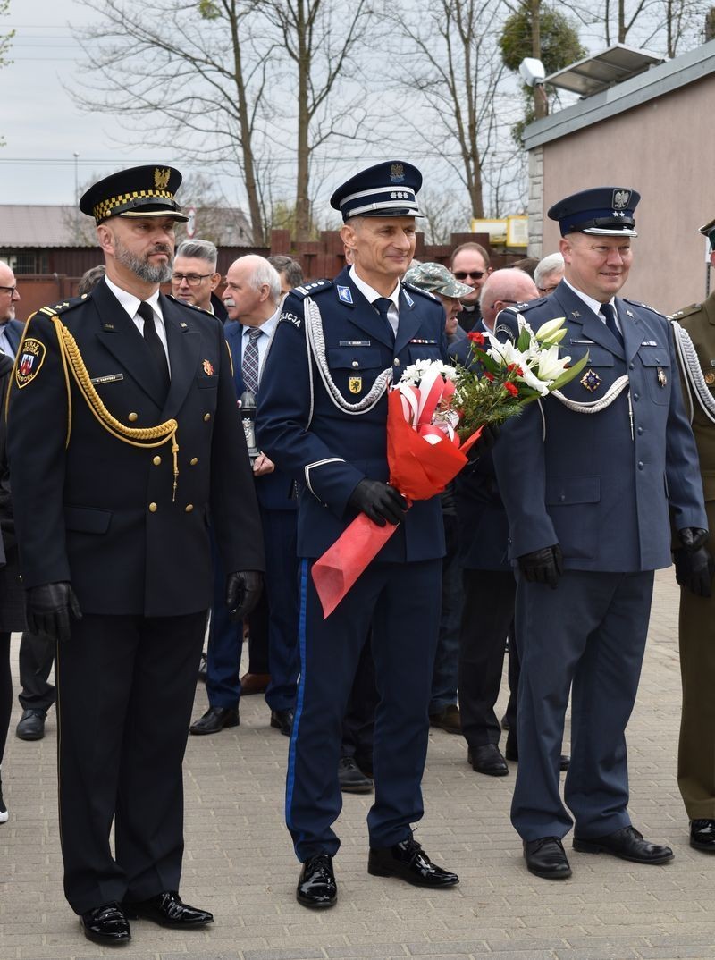 Malbork. Uroczystości upamiętniające Ofiary Zbrodni Katyńskiej z udziałem przedstawicieli służb mundurowych.