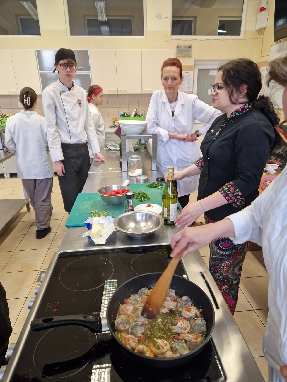 Malbork. Ośmiornica, mule i krewetki - szkolenie z owoców morza w Centrum Edukacji Zawodowej. Zdjęcia