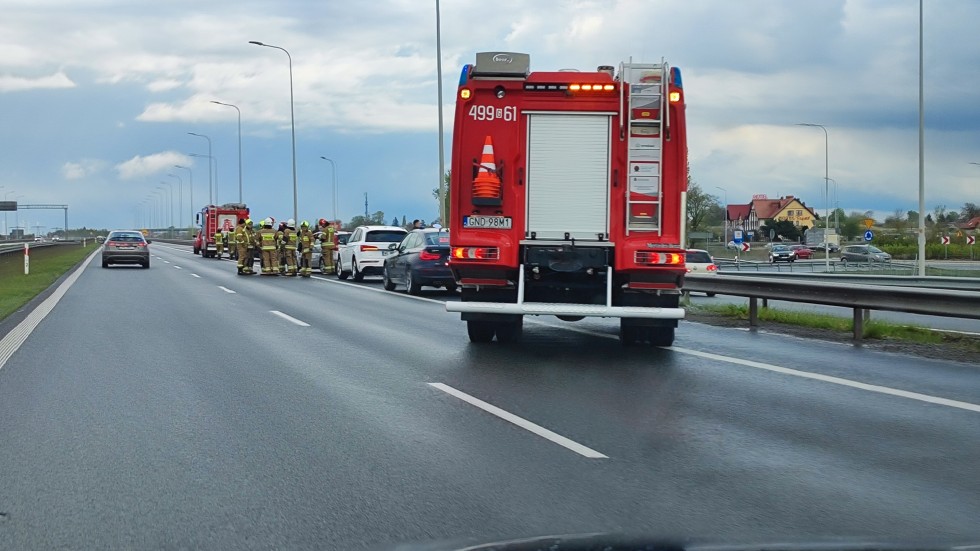 Karambol na trasie S7. Zderzyło się sześć samochodów w pobliżu Nowego Dworu Gdańskiego - 19.04.2024 - wideo i zdjęcia