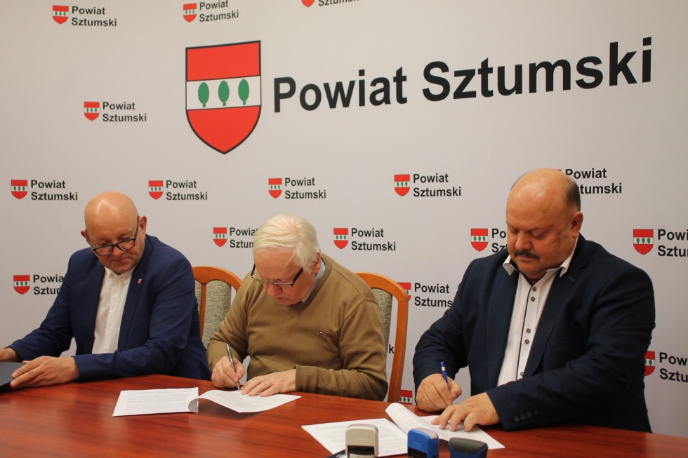 Powiat sztumski. Wsparcie na realizację zadań publicznych – podpisano stosowne umowy.