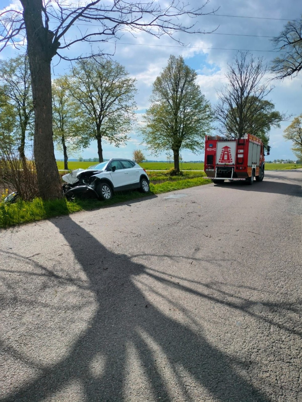 Gmina Lichnowy. Lotnicze Pogotowie Ratunkowe zabrało kobietę po zderzeniu dwóch osobówek.