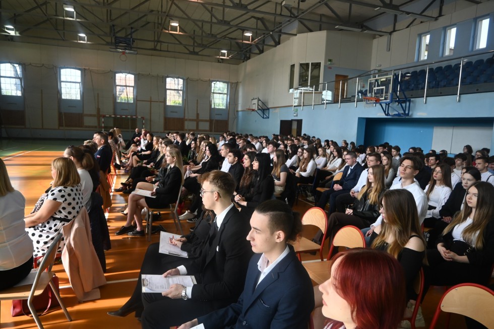 Nowy Dwór Gdański. Zakończenie roku szkolnego klas maturalnych.