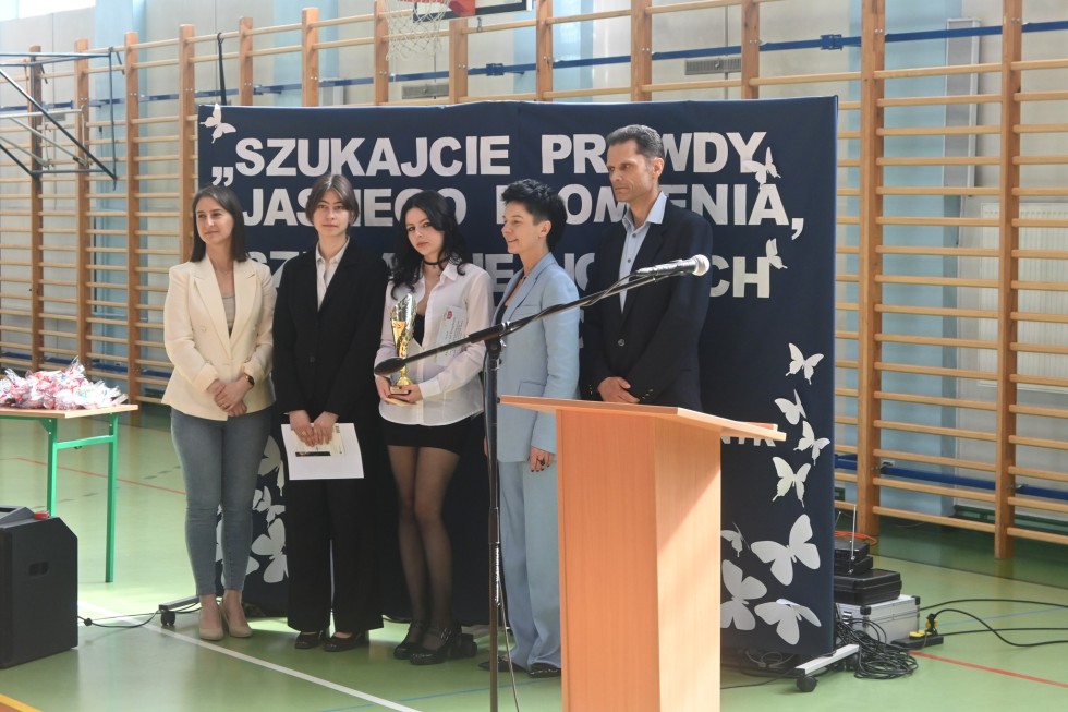 Nowy Dwór Gdański. Zakończenie roku szkolnego klas maturalnych.