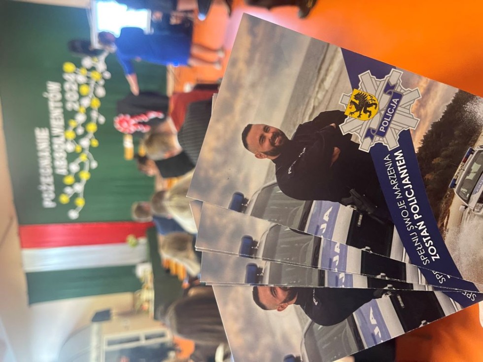 Powiat sztumski. Policjanci rozmawiali z maturzystami o swojej pracy.