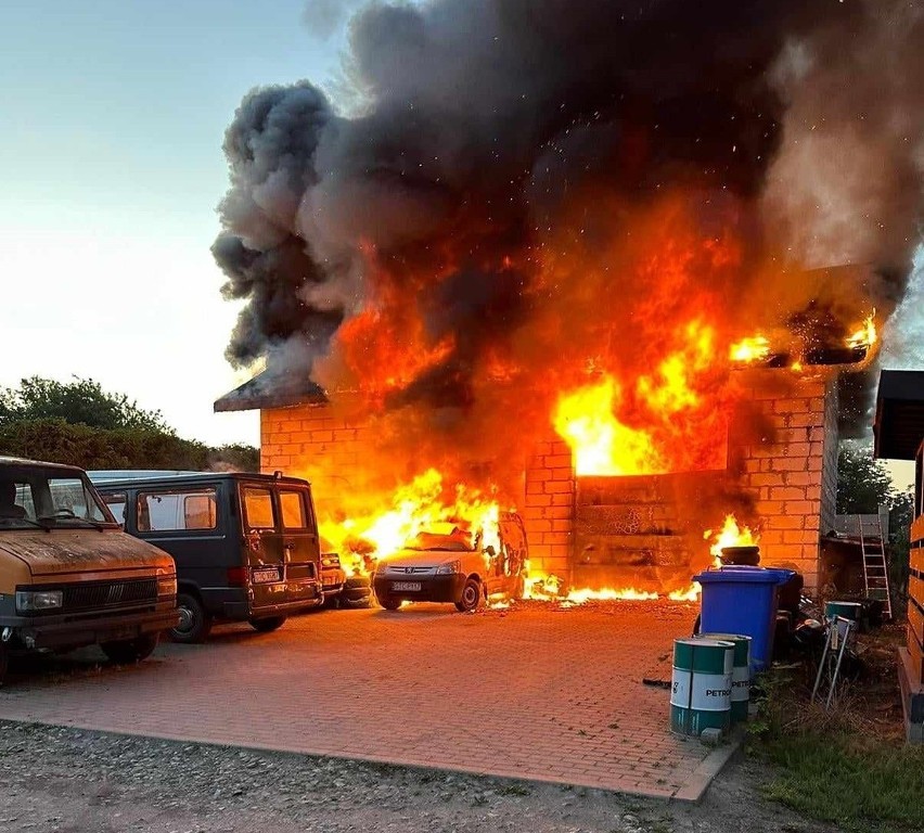 Tragedia w Tczewskich Łąkach – w pożarze zginęła kobieta i 6-letnie dziecko.