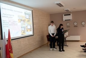 Malbork. Szkolna Konferencja Europejska w Technikum nr 3 – podsumowanie dwudziestolecia wstąpienie Polski do Unii Europejskiej. Wideo i zdjęcia