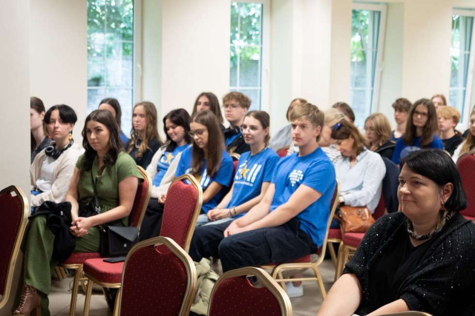 Malbork. Szkolna Konferencja Europejska w Technikum nr 3 – podsumowanie dwudziestolecia wstąpienie Polski do Unii Europejskiej. Wideo i zdjęcia