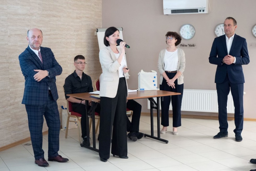 Malbork. Szkolna Konferencja Europejska w Technikum nr 3 – podsumowanie dwudziestolecia wstąpienie Polski do Unii Europejskiej. Wideo i zdjęcia