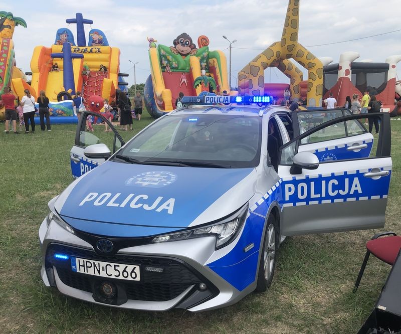 Powiat malborski. Policjanci na festynach z okazji Dnia Dziecka.