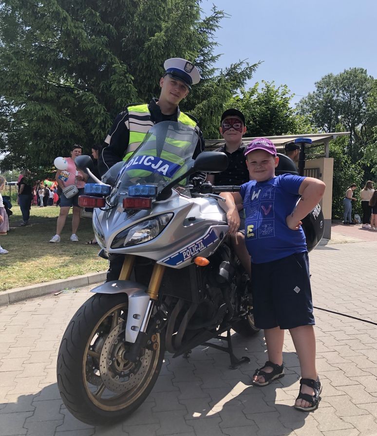 Powiat malborski. Policjanci na festynach z okazji Dnia Dziecka.