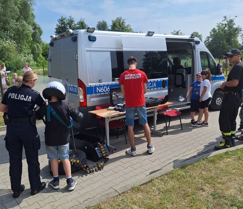 Powiat malborski. Policjanci na festynach z okazji Dnia Dziecka.