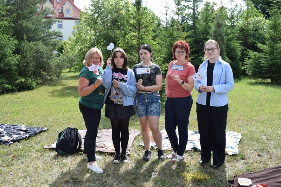 Malbork. Czytanie na trawie – piknik czytelniczy uczniów Technikum nr 3.