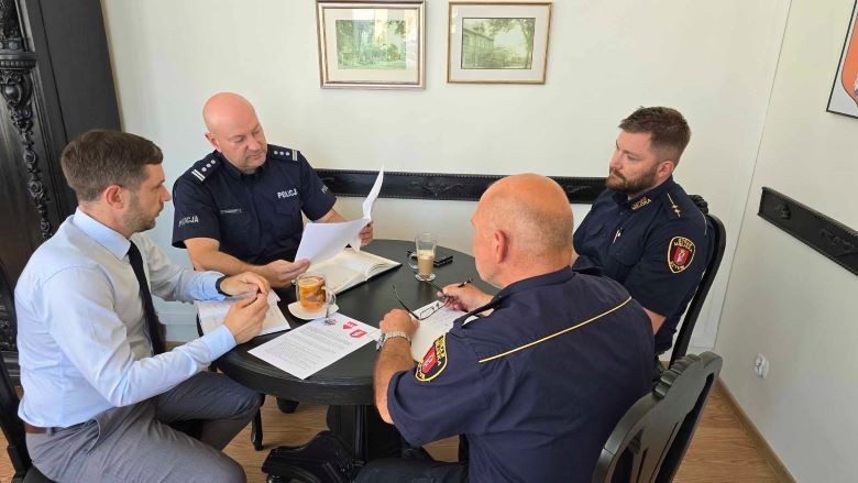 Sztum. Wspólne patrole policjantów i strażników miejskich w okresie wakacyjnym.