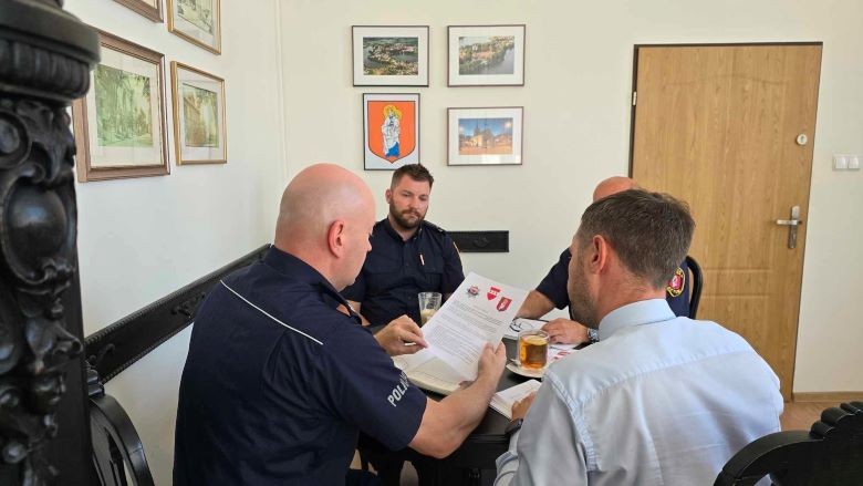 Sztum. Wspólne patrole policjantów i strażników miejskich w okresie wakacyjnym.