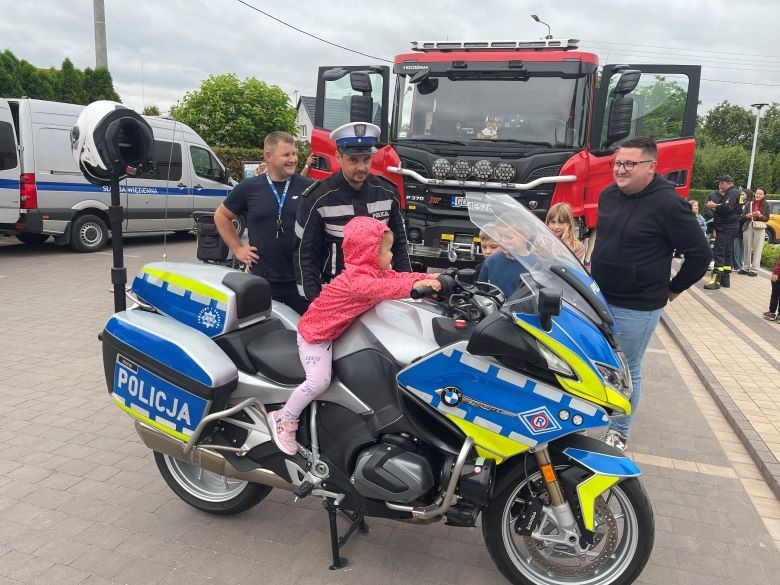 Powiat sztumski. Policjanci na rodzinnych festynach z okazji rozpoczęcia wakacji.