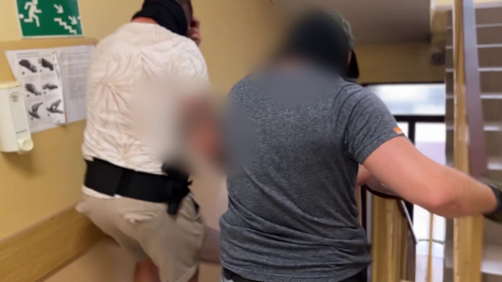 POLICJANCI ZABEZPIECZYLI PRAWIE 4 KG NARKOTYKÓW I ZATRZYMALI 24-LATKA