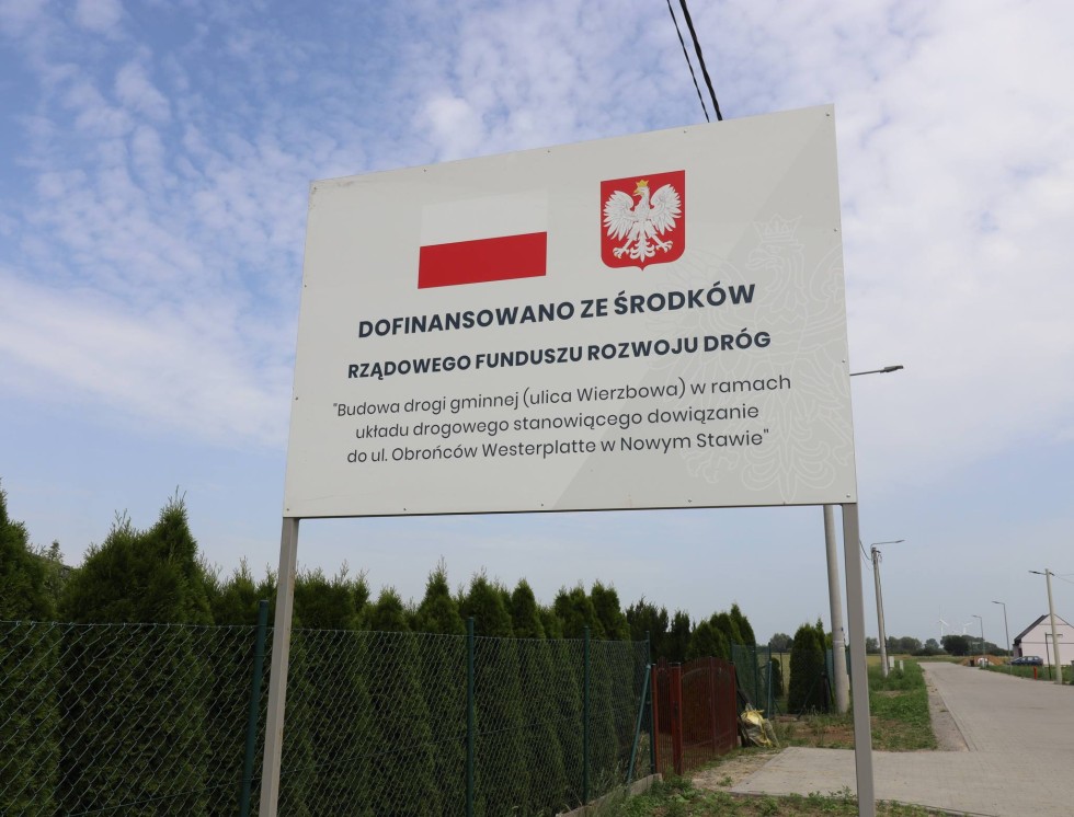 Nowy Staw. Powstała droga prowadząca do osiedla domów jednorodzinnych.