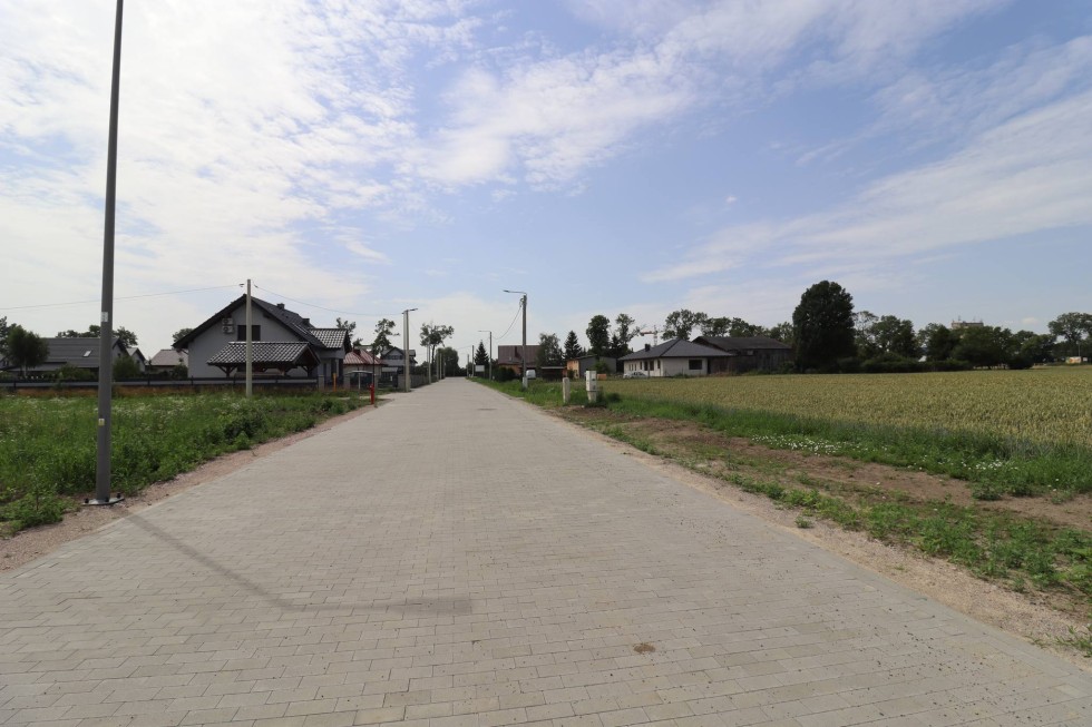 Nowy Staw. Powstała droga prowadząca do osiedla domów jednorodzinnych.