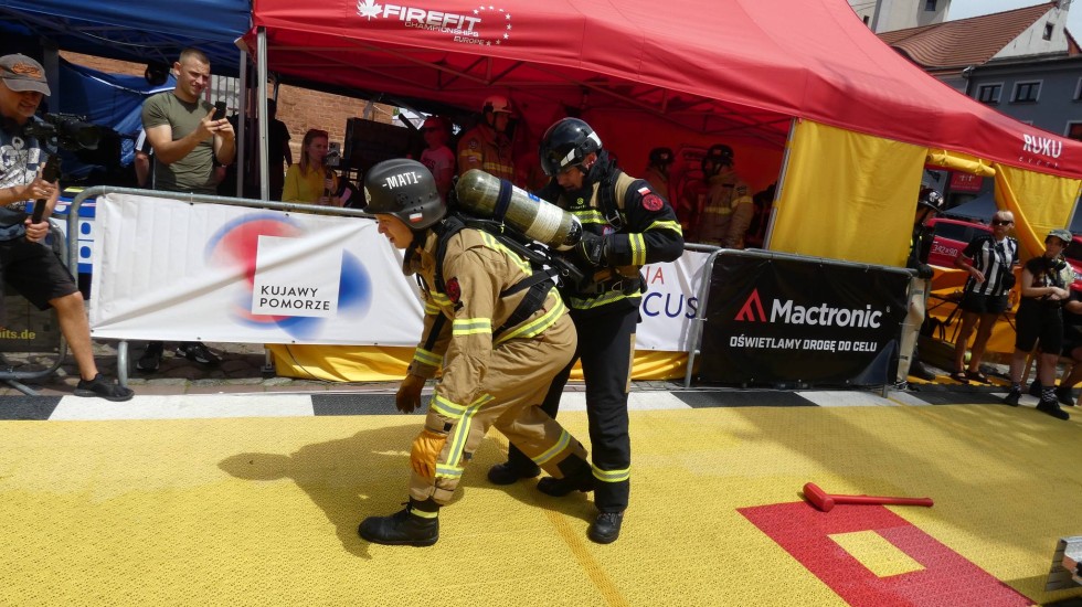 Sztum. Mł. kpt. Piotr Spiżewski srebrnym medalistą Mistrzostw Polski i Europy FireFit.