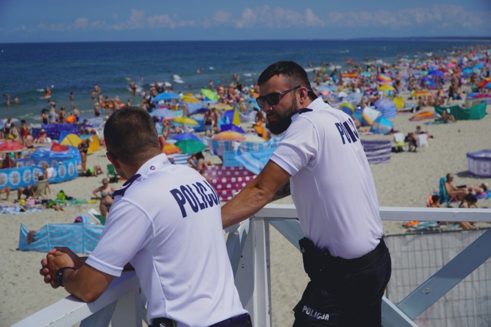 Nowy Dwór Gdański. Bezpieczny wypoczynek nad wodą – policjanci apelują o ostrożność i rozwagę.