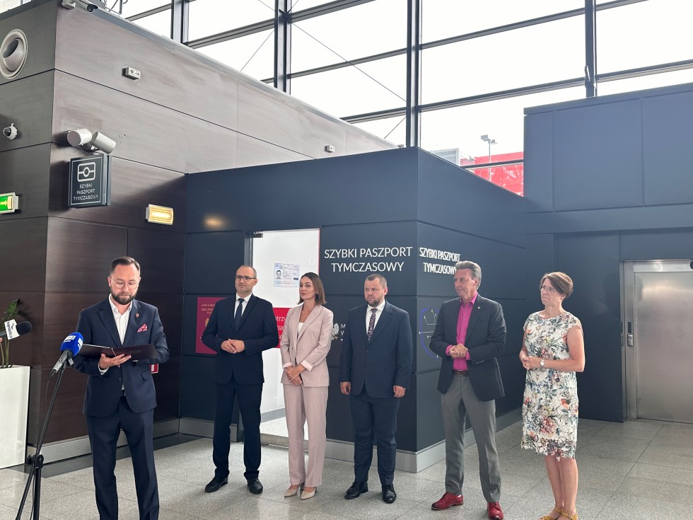 Na gdańskim lotnisku działa punkt wydawania paszportów tymczasowych.