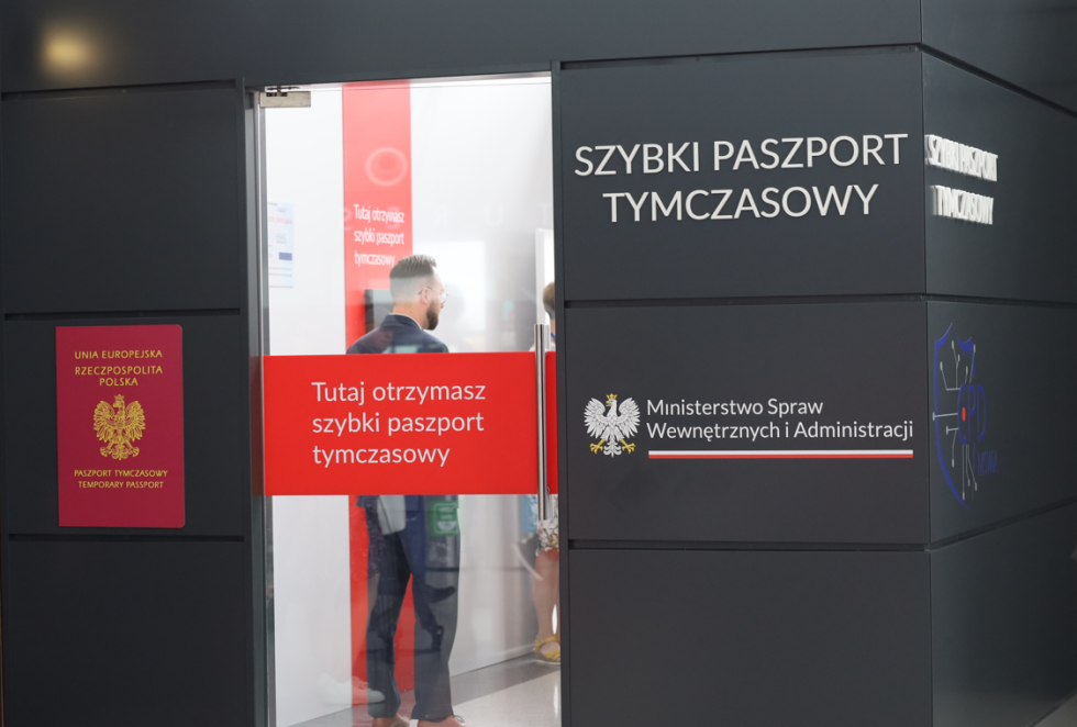 Na gdańskim lotnisku działa punkt wydawania paszportów tymczasowych.