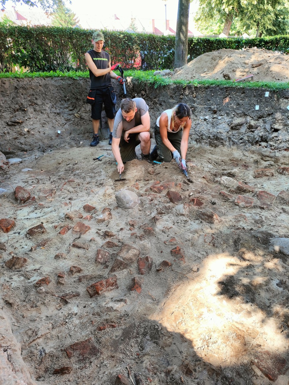 Malbork. Pod zamkiem prowadzone są prace archeologiczne – to kontynuacja zeszłorocznych badań.