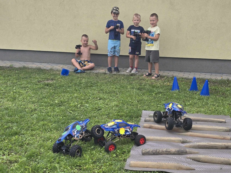 Gmina Miłoradz. Wakacje pełne atrakcji – za nami pikniki z kreatywną edukacją i zabawy sportowe.