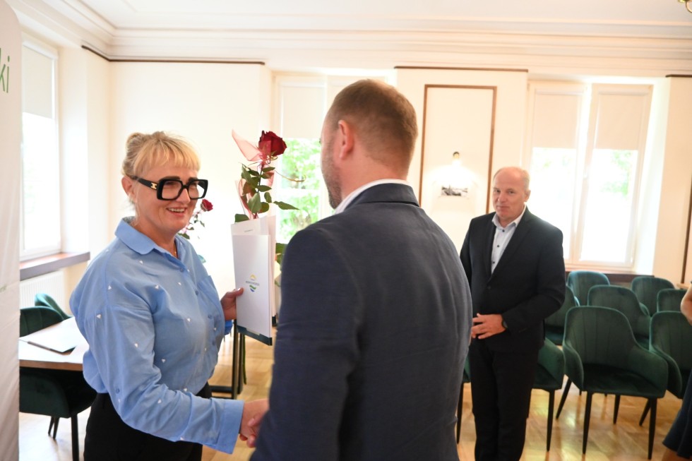 Nowy Dwór Gdański. Wręczono akty nadania stopnia awansu zawodowego dla nauczycieli.