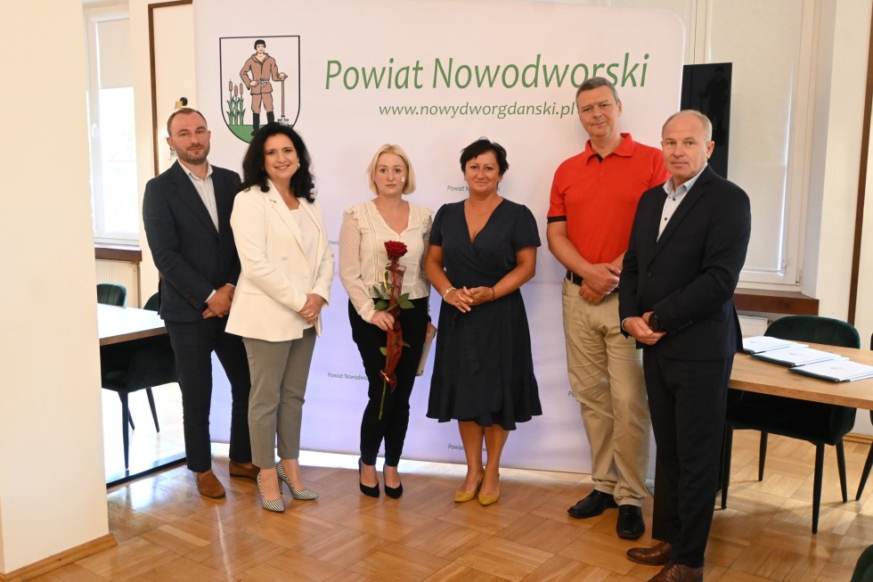 Nowy Dwór Gdański. Wręczono akty nadania stopnia awansu zawodowego dla nauczycieli.