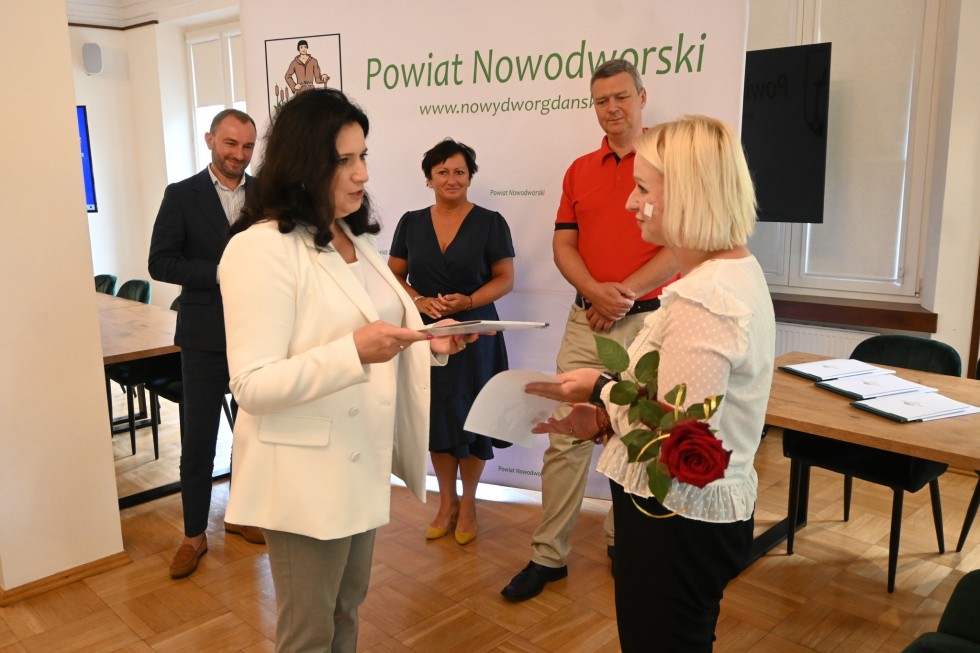 Nowy Dwór Gdański. Wręczono akty nadania stopnia awansu zawodowego dla nauczycieli.