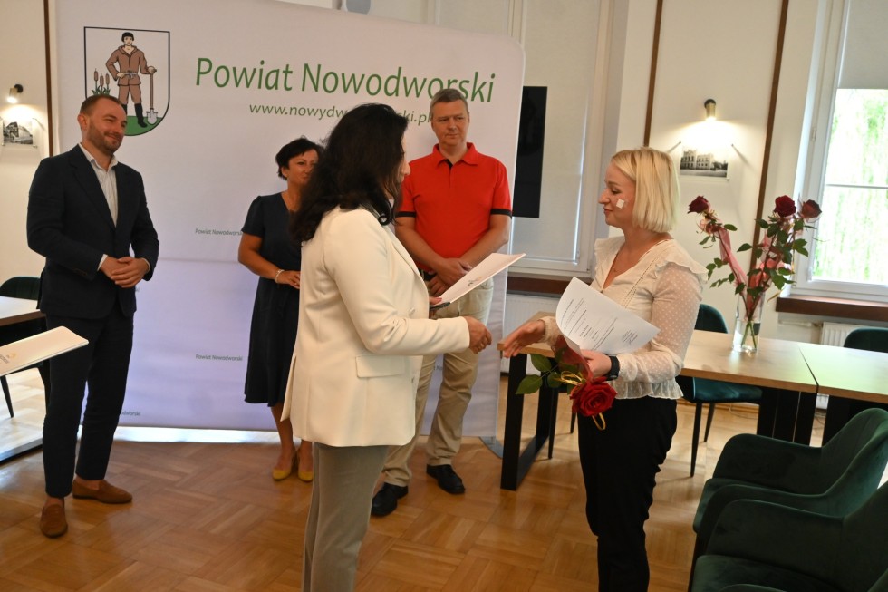 Nowy Dwór Gdański. Wręczono akty nadania stopnia awansu zawodowego dla nauczycieli.