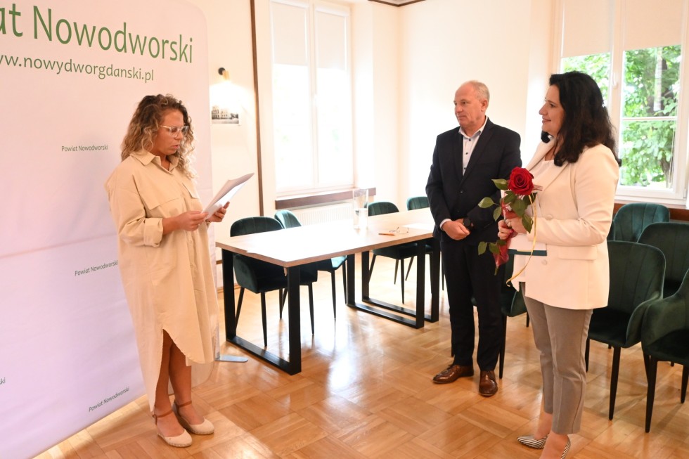 Nowy Dwór Gdański. Wręczono akty nadania stopnia awansu zawodowego dla nauczycieli.