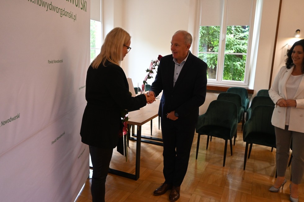 Nowy Dwór Gdański. Wręczono akty nadania stopnia awansu zawodowego dla nauczycieli.