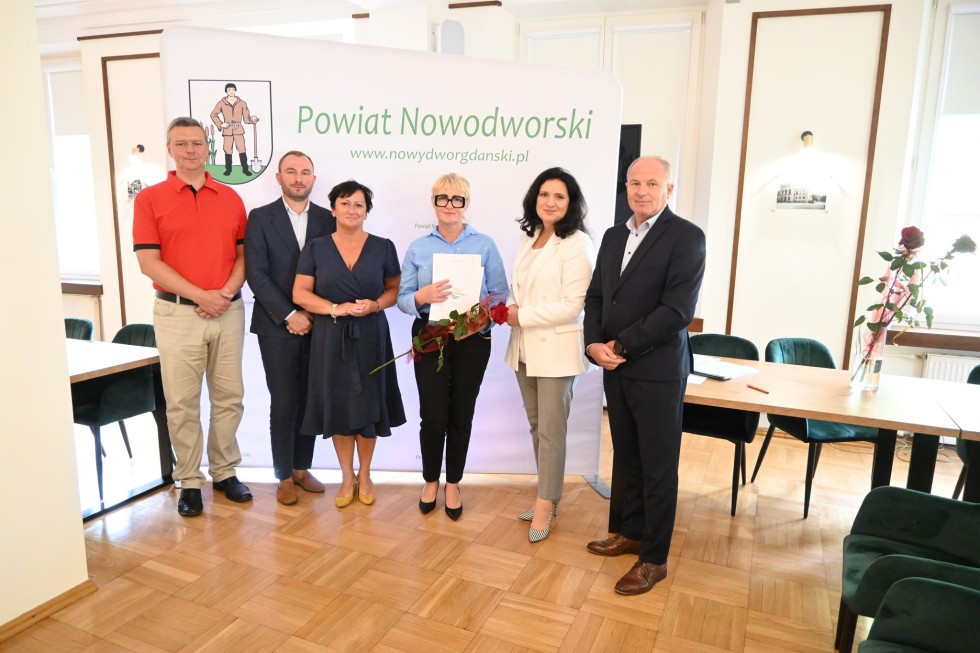 Nowy Dwór Gdański. Wręczono akty nadania stopnia awansu zawodowego dla nauczycieli.